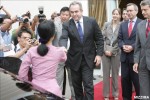 Burmese opposition leader Aung San Suu Kyi arriving at the Dusit Innya Lake Hotel for a meeting with Kurt Campbell, US Assistant Secretary of State, led high level representatives on Wednesday. Photo – Mizzima.