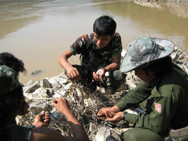 Karenni Army making foods in front line (Photo: KA)