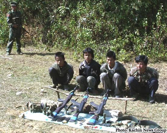 Captive Burmese soldiers with civilian suits, who were detained by the KIA in Mongkoe in Northern Shan State on Jan. 7, were released on Jan. 13. Captive Burmese soldiers with civilian suits, who were detained by the KIA in Mongkoe in Northern Shan State on Jan. 7, were released on Jan. 13.