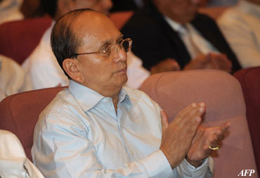 Burmese President Thein Sein applauds as he listens to a presentation during his visit to the Regional Investment and Economic Center at the Laem Chabang deep-sea port south of Bangkok during his three-day trip to Thailand, which ends on Tuesday. Photo: AFP