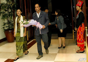 UN Human Rights Special Envoy Tomas Ojea Quintana, center, arrives at a hotel in Rangoon at the start of a seven day visit on Sunday, July 29, 2012. Quintana will visit the conflict-ridden Rakhine state and will meet with Burmese President Thein Sein. Photo: AFP
