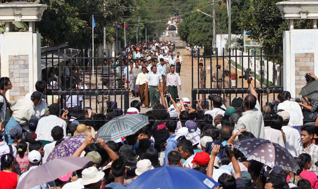 Prisoners walk out of Insein Prison in Rangoon in January after receiving a presidential amnesty. Photo: Mizzima