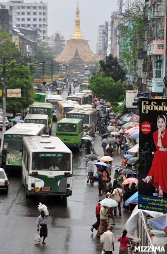 Downtown traffic in Rangoon, where the authorities are trying to replace decades-old vehicles with newer models. Photo: Mizzima