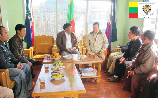 Sai Nyunt Lwin, SNLD General Secretary with Wa party leaders (Photo: SNLD)