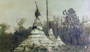 ရေမမြုပ်မီ လွန်ခဲ့သည့် အနှစ် ၃၀ ခန့်က ဖူးတွေ့ရသည့် ဘုရားသုံးဆူ စေတီဟောင်း (ဓာတ်ပုံ-လွတ်လပ်သော မွန်သတင်းအေဂျင်စီ) Old-Three-Pagodas1-300x173