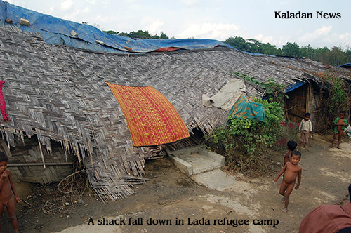 A shack fall down in Lada refugee camp camp-02