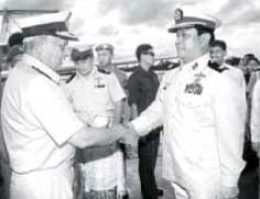 Danyawaddy Commodore Receives Visiting Indian Naval Chief at Rangoon airport on 23 August 2011. India-Navy-admiral
