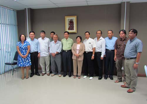 ပထမအကြိမ် တွေ့ဆုံခဲ့သည့် အစိုးရကိုယ်စားလှယ်နှင့် ကေအဲန်ယူကိုယ်စားလှယ်များ (Photo-KNU) Group_10-9-2011