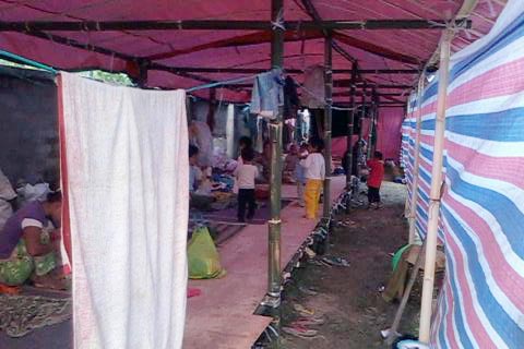 နမ့်ခမ်းရှိ စစ်ပြေးဒုက္ခသည်စခန်း( ဓါတ်ပုံ- သျှမ်းသံတော်ဆင့်) namkham-camp1