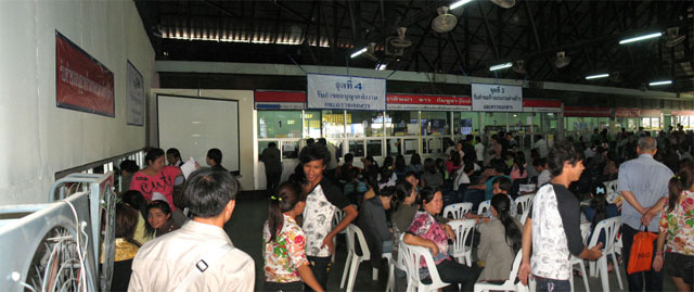 ထိုင်းနိုင်ငံ ချင်းမိုင်ရှိ အလုပ်သမားမှတ်တင်ရာဌာန ဓာတ်ပုံ-cmemployment.or workpermit