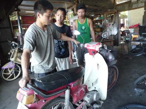 Child labor (Migrant young man) Child_labor