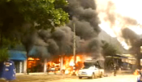 Aung Tin Win's House On Fire on June 14th in Three Pagodas Pass ( Photo-IMNA) House-Burn