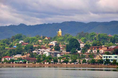 ကျိုင်းတုံမြို့ ရပ်တော်မူဘုရားနှင့်နောင်တုံကန် KT_stand_buddha