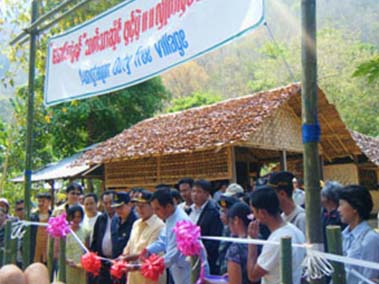 (အမှတ် ၁၀ လမ်းသစ်၌ နှစ်နိုင်ငံပူးပေါင်း ဈေးတန်းဖွင့်ပွဲ - ဓါတ်ပုံ - ကေတီ) market
