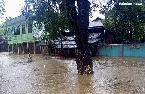 The heavy rain covered the Maungdaw municipal area rain-02