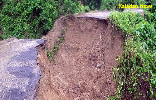 Landslide area on Maungdaw-Buthidaung road roadmdw-03