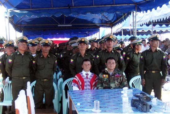 နယ်ခြားစောင့်တပ် အကြံပေးပုဂ္ဂိုလ် ဗိုလ်မှူးစောချစ်သူနှင့် တပ်ဖွဲ့ဝင်များ (ဓါတ်ပုံ-ကေအိုင်စီ) BGF