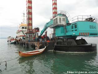 The ship that dynamites rock masses in the water Kill--Dynamite-Blast-for-Gas-Pipeline-Construction