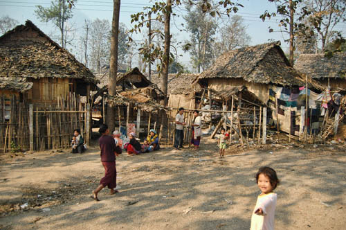 မယ်လဒုက္ခသည်စခန်း Mae_la