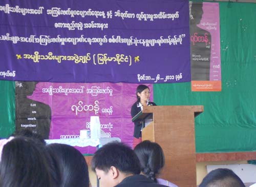 စီဒီစီ အထက်တန်းကျောင်းမှာ စကားရည်လုပွဲ အခမ်းအနား Photo-KIC DSCN1866