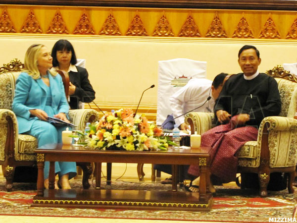 မြန်မာနှင့် မြောက်ကိုရီးယားနိုင်ငံအကြား ထားရှိသည့် စစ်ရေးဆက်ဆံမှုကို ဖြတ်တောက်သွားမည်ဟု မြန်မာအစိုးရ၏ တုံ့ပြန်မှုအပေါ် ကြိုဆိုကြောင်း ဟီလာရီ ကလင်တန်က ပြောဆို (ဓါတ်ပုံ မဇ္စျိမ) harry-shwe