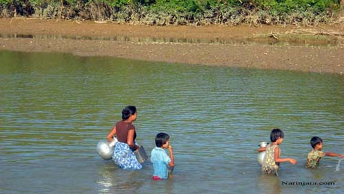 Some women and children in Giri affected area are carrying drinking water crossing the creek. Giri-area--in-Maybon-Arakan