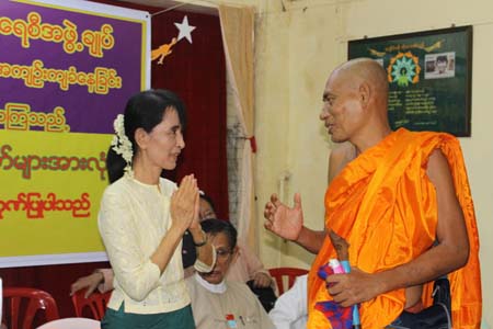 Saffron Monk U Kawvida with Daw Aung San Suu Kyi Saffron-Monk-U-Kawvida--Aung-San-Suu-Kyi
