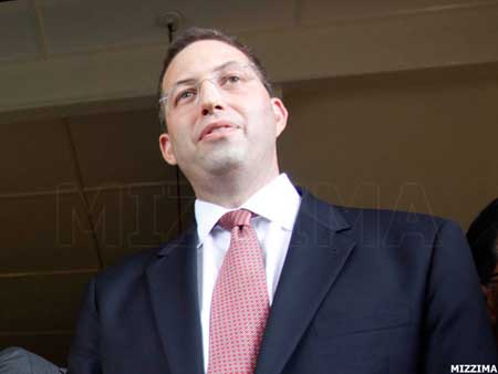 အမေရိကန်အစိုးရ၏ မြန်မာနိုင်ငံဆိုင်ရာ အထူးကိုယ်စားလှယ်နှင့် မူဝါဒ ညှိနှိုင်းရေးမှူး မစ္စတာ ဒဲရက်ခ် ဂျေ မစ်ချဲလ် Derek J. Mitchell ရန်ကုန်မြို့သို့ ရောက်ရှိ (ဓါတ်ပုံ မဇ္စျိမ) dasskanddelmischel1