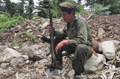 A civilian fighter in People's Army of KIA. janmaipost-hpyenla_copy