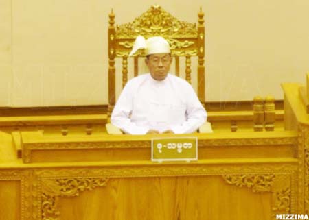 တရုတ်နိုင်ငံသို့ တပတ်ကြာသွားရောက်ခဲ့သည့် မြန်မာ ဒုတိယသမ္မတ ဦးတင်အောင်မြင်ဦး၏ ခရီးစဉ်အတွင်း တရုတ်နိုင်ငံ ဝန်ကြီးချုပ် မစ္စတာ ဝမ်ကြားပေါင်နှင့် တွေ့ဆုံခဲ့ကာ ရေနံနှင့် သဘာဝဓာတ်ငွေ့၊ ရေအားလျှပ်စစ်၊ သတ္တု၊ ပို့ဆောင်ရေး၊ ဆက်သွယ်ရေး စီမံကိန်း အသီးသီး တို့ကို တိုးမြှင့် အကောင်အထည် ဖေါ်နိုင်ရန် ဆွေးနွေး (ဓါတ်ပုံ မဇ္စျိမ) tinaungmyintoo