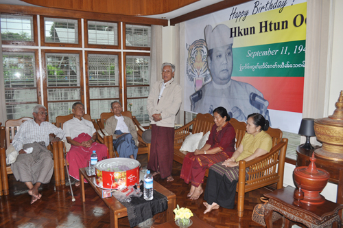 Opposition leaders meeting Daw Way Way Lwin, Hkun Htun Oo’s wife, yesterday (12 September) at his Mayangone home