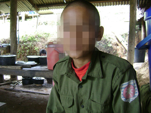 Child soldier of Burma Army (Photo-Nan Paw Gay) Child soldier of Burma Army (Photo-Nan Paw Gay)
