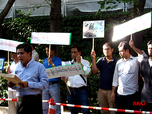 Zaw Min Htut giving the speech at “The Rohingya Global Day of Action” Demonstration in Japan Zaw Min Htut giving the speech at “The Rohingya Global Day of Action” Demonstration in Japan