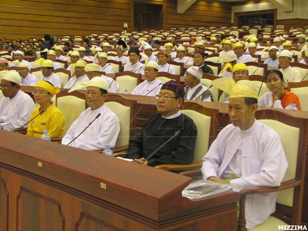 တောင်ပေါ်ဒေသများသို့ တာဝန် ထမ်းဆောင်နေကြသော ကျန်းမာရေး ဝန်ထမ်းများ အခက်အခဲအမျိုးမျိုး ကြောင့် တာဝန်ကာလပြည့်အောင် တာဝန် ထမ်းဆောင်ခြင်းမရှိသည်ကို လွှတ်တော်တွင် ဆွေးနွေး (ဓါတ်ပုံ မဇ္စျိမ) lotdaw95