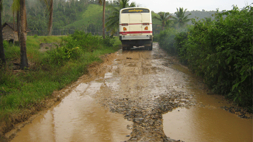 highway road between Ye and Thanbyuzayart highway road between Ye and Thanbyuzayart