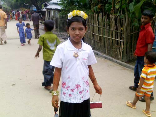 Hajara enjoys Eid-day photo_1_Hajara_enjoys_in_Eid-day