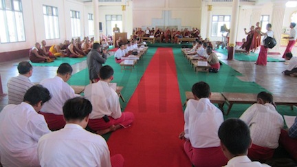 photos of the meeting between the two Mon parties