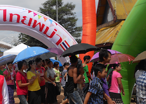 Burmese people went to buy things in the market