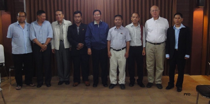 ဦးအောင်မင်းနှင့် PNLO ပထမအကြိမ်တွေ့ဆုံစဉ် (ဓါတ်ပုံ-PYO) ဦးအောင်မင်းနှင့် PNLO ပထမအကြိမ်တွေ့ဆုံစဉ် (ဓါတ်ပုံ-PYO)