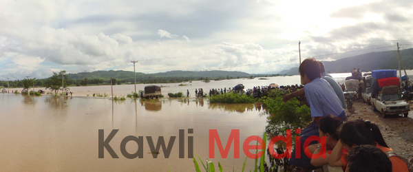 သိန္နီ၌ ရေလျှံသည့်ပုံ (ဓါတ်ပုံ- ကော့လီမီဒီယာ) သိန္နီ၌ ရေလျှံသည့်ပုံ (ဓါတ်ပုံ- ကော့လီမီဒီယာ)