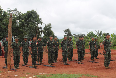 အခမ်းအနားသို့ တက်ရောက်ကြသော ကရင်နီတပ်မတော်များ (ဓါတ်ပုံ-ကေအဲန်ပီပီ)