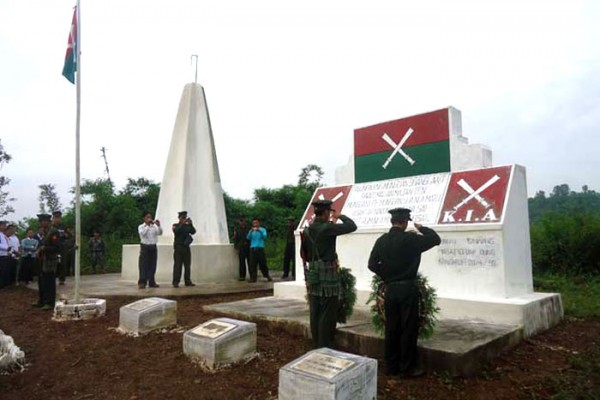 သြဂုတ် ၁၀ ရက်နေ့ ကျရောက်သော ကေအိုင်အို အာဇာနည်နေ့ကို ဖါးကန့်တွင် ကျင်းပနေပုံ။ သြဂုတ် ၁၀ ရက်နေ့ ကျရောက်သော ကေအိုင်အို အာဇာနည်နေ့ကို ဖါးကန့်တွင် ကျင်းပနေပုံ။