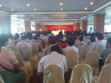 ငြိမ်းချမ်းရေးအတွက် လူထုအခြေပြုအဖွဲ့အစည်းများညီလာခံတက်ရောက်နေကြတဲ့ တနိုင်ငံလုံးမှ ကိုယ်စားလှယ်များတွေ့ရစဉ် (ဓါတ်ပုံ-ကေတီ)