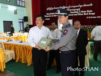 အောက်တိုဘာလ တာချီလိတ်တွေ့ဆုံပွဲက တွေ့ရသော ဗိုလ်မှူးချုပ်ပေါင်ခေး အောက်တိုဘာလ တာချီလိတ်တွေ့ဆုံပွဲက တွေ့ရသော ဗိုလ်မှူးချုပ်ပေါင်ခေး