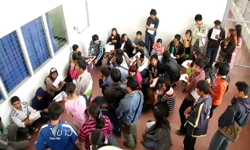 ယာယီနိုင်ငံကူးလက်မှတ်နှင့် နေထိုင်ခွင့်ဗီဇာ သက်တမ်းတိုးနေသည့်ချင်းမိုင်မြို့မှ အလုပ်သမားများ ယာယီနိုင်ငံကူးလက်မှတ်နှင့် နေထိုင်ခွင့်ဗီဇာ သက်တမ်းတိုးနေသည့်ချင်းမိုင်မြို့မှ အလုပ်သမားများ