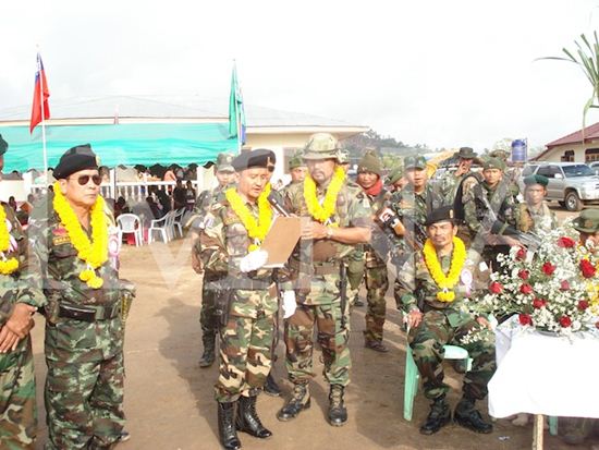 ဗိုလ်ချုပ်စောလားပွယ်ဦးစီးသောဒီကေဘီအေတပ်ဖွဲ့ကို အခမ်းအနားတစ်ခုတွင်မြင်တွေ့ခဲ့ရစဉ် ဗိုလ်ချုပ်စောလားပွယ်ဦးစီးသောဒီကေဘီအေတပ်ဖွဲ့ကို အခမ်းအနားတစ်ခုတွင်မြင်တွေ့ခဲ့ရစဉ်