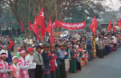 မြောင်းမြမြို့၌ ကြိုဆိုစဉ်