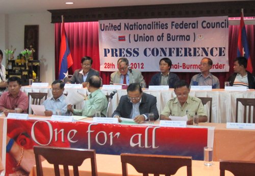 သတင်းစာ ရှင်းလင်းပွဲ (ဓါတ်ပုံ - ဖြူဖြူကို)