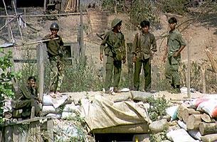 မြန်မာစစ်တပ်မှ စစ်သားအချို့ မြန်မာစစ်တပ်မှ စစ်သားအချို့