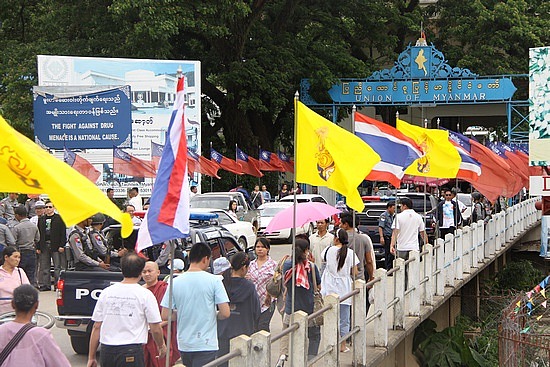 thailand-myanmar-border-crossing
